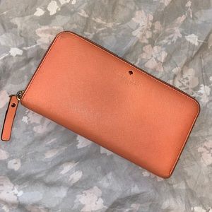 KATE SPADE: Zip around wallet
